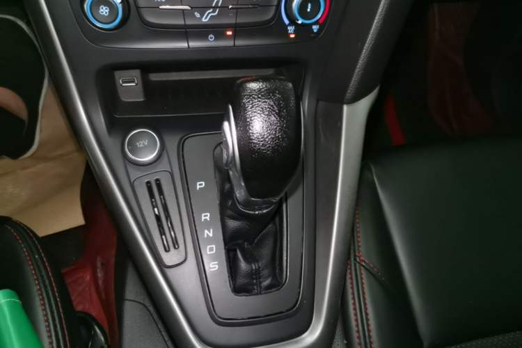 Used Ford Focus 2018 Hatchback Classic 1.6L Automatic Comfort Plus SmartDrive Edition Gear Lever