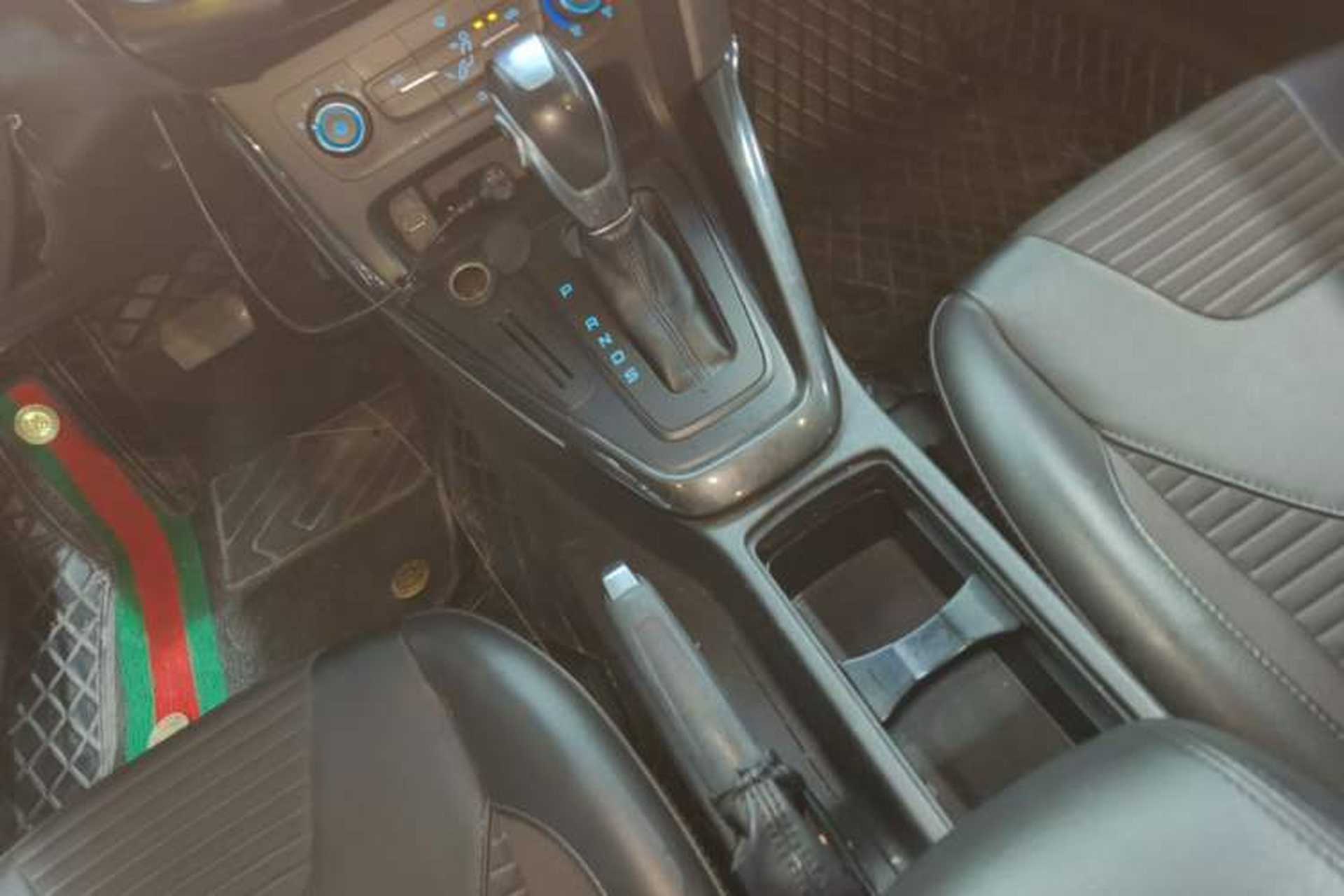 Used Ford Focus 2018 Sedan Classic 1.6L Automatic Trendy SmartDrive Edition Gear Lever