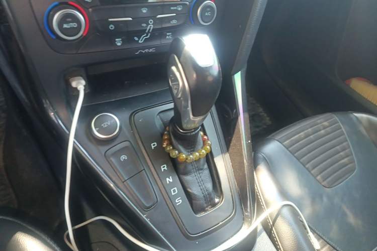 Used Ford Focus 2018 Hatchback Classic EcoBoost 180 Automatic Elite Model Gear Lever