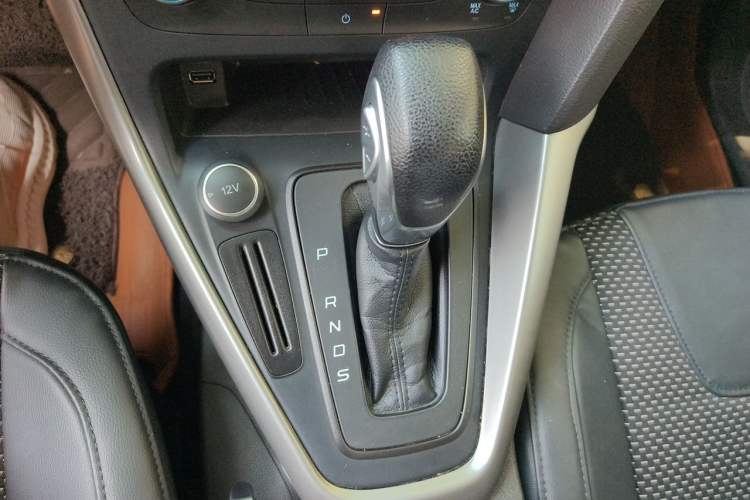 Used Ford Focus 2018 Hatchback Classic 1.6L Automatic Comfort Plus SmartDrive Edition Gear Lever