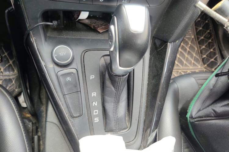 Used Ford Focus 2018 Two-Door Classic EcoBoost 125 Automatic Supercharged Style SmartDrive Edition Gear Lever