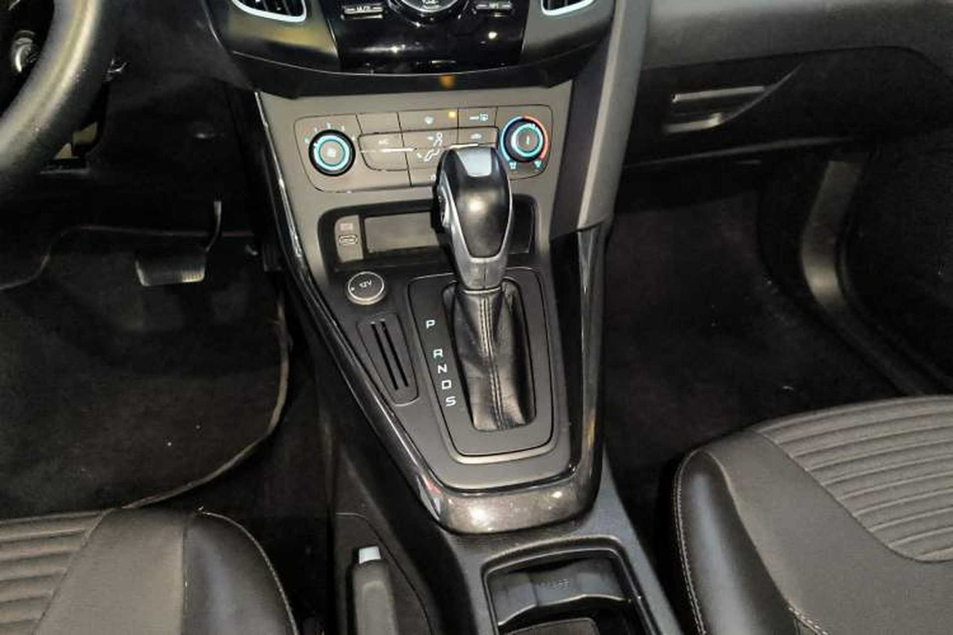 Used Ford Focus 2018 Sedan Classic 1.6L Automatic Trendy SmartDrive Edition Gear Lever