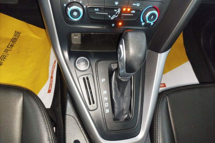 Used Ford Focus 2018 Hatchback Classic 1.6L Automatic Comfort Plus SmartDrive Edition Gear Lever