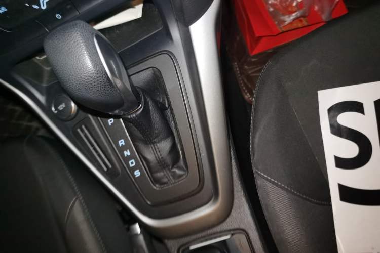 Used Ford Focus 2018 Hatchback Classic 1.6L Automatic Comfort Plus SmartDrive Edition Gear Lever