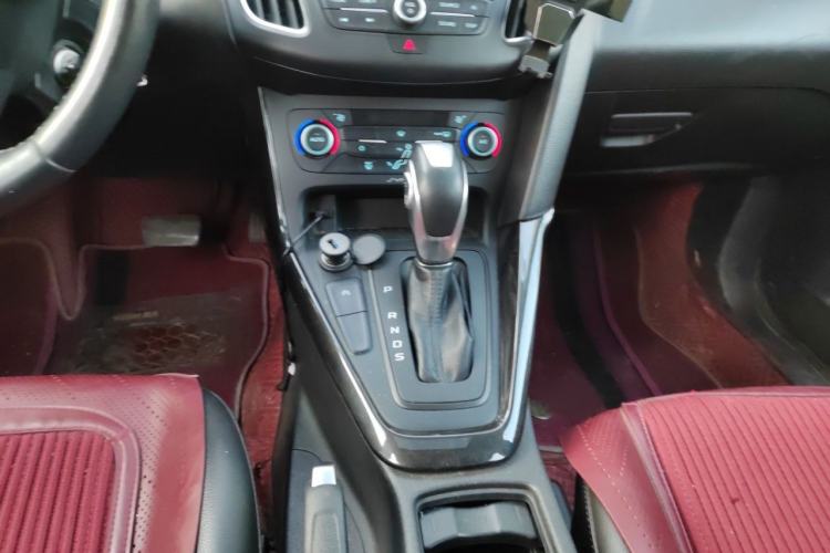 Used Ford Focus 2018 Hatchback Classic EcoBoost 180 Automatic Elite Model Gear Lever