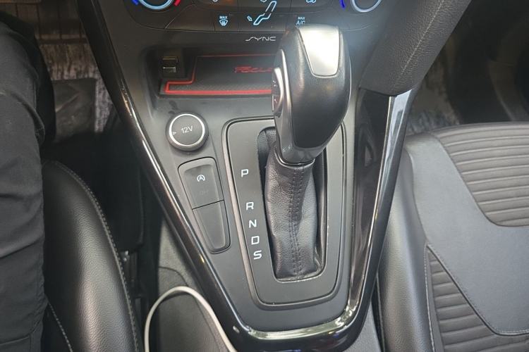 Used Ford Focus 2018 Hatchback Classic EcoBoost 180 Automatic Elite Model Gear Lever