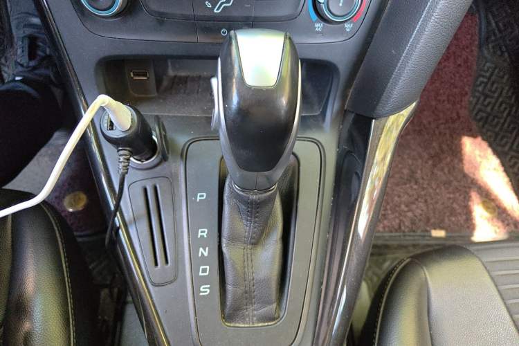 Used Ford Focus 2018 Hatchback Classic 1.6L Automatic Trendy SmartDrive Edition Gear Lever