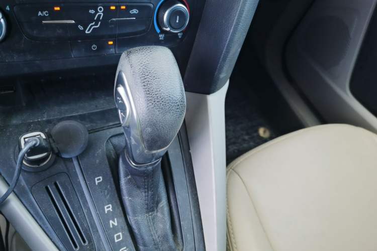 Used Ford Focus 2018 Sedan Classic 1.6L Automatic Comfort Plus Smart Drive Version Gear Lever