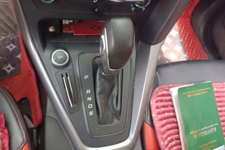 Used Ford Focus 2018 Hatchback Classic 1.6L Automatic Comfort Plus SmartDrive Edition Gear Lever
