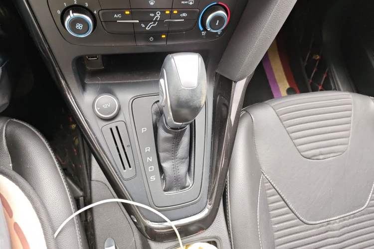 Used Ford Focus 2018 Sedan Classic 1.6L Automatic Trendy SmartDrive Edition Gear Lever