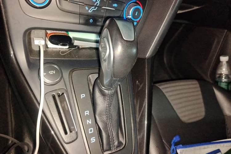 Used Ford Focus 2018 Hatchback Classic 1.6L Automatic Trendy SmartDrive Edition Gear Lever