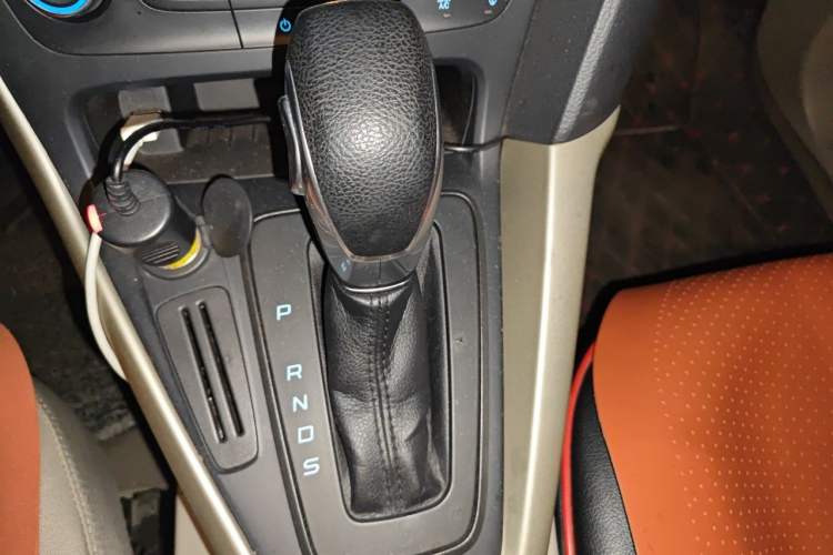 Used Ford Focus 2018 Sedan Classic 1.6L Automatic Comfort Plus Smart Drive Version Gear Lever