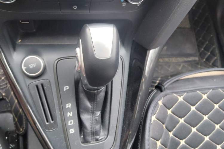 Used Ford Focus 2018 Hatchback Classic 1.6L Automatic Trendy SmartDrive Edition Gear Lever