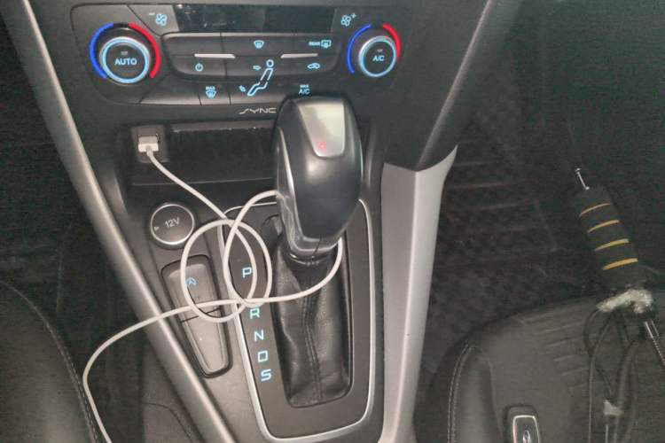 Used Ford Focus 2018 Hatchback Classic EcoBoost 180 Automatic Sport Edition Gear Lever