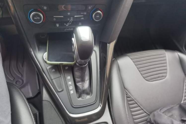 Used Ford Focus 2018 Sedan Classic EcoBoost 180 Automatic Elite Model Gear Lever