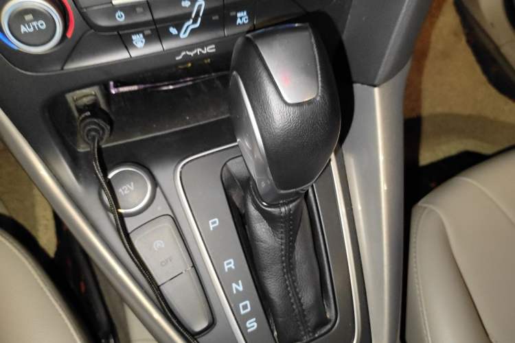 Used Ford Focus 2018 Sedan Classic EcoBoost 180 Automatic Flagship Model Gear Lever