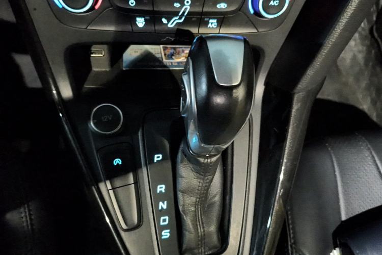 Used Ford Focus 2018 Hatchback Classic EcoBoost 180 Automatic Elite Model Gear Lever