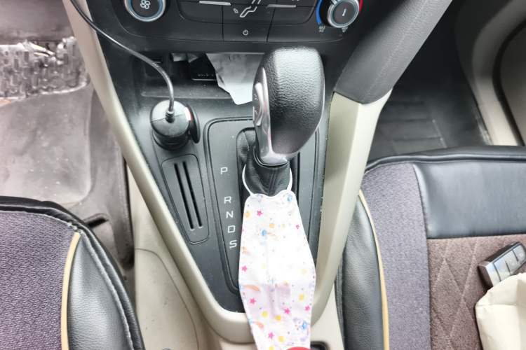 Used Ford Focus 2018 Sedan Classic 1.6L Automatic Comfort Plus Smart Drive Version Gear Lever