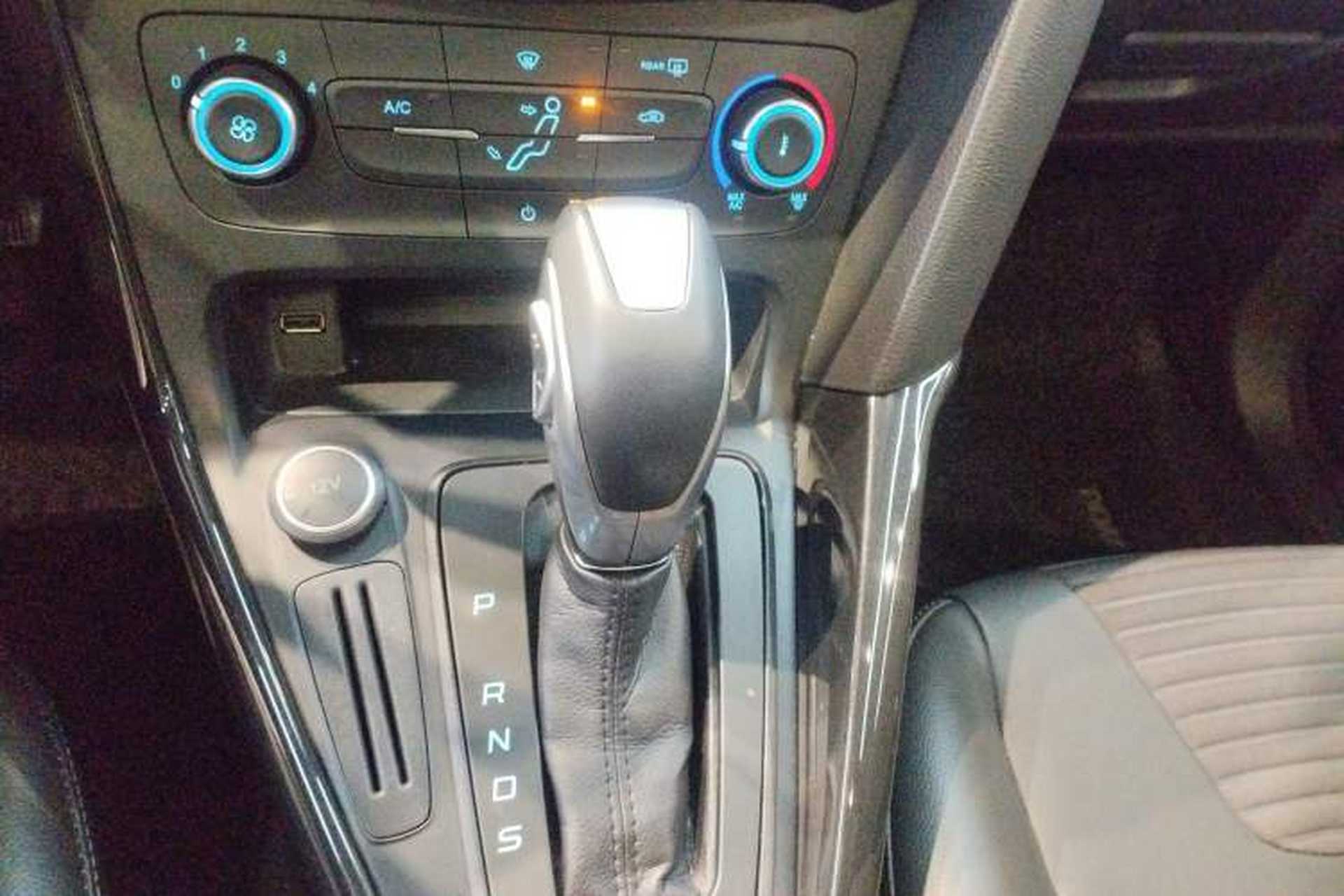 Used Ford Focus 2018 Hatchback Classic 1.6L Automatic Trendy SmartDrive Edition Gear Lever