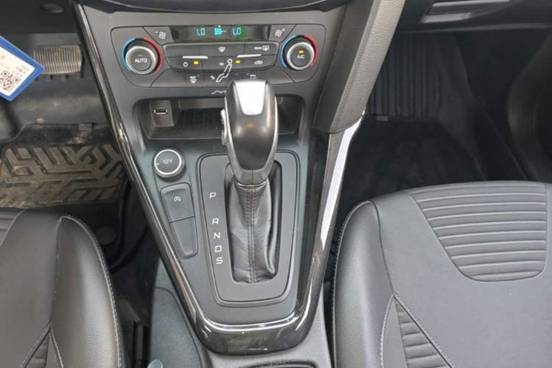 Used Ford Focus 2018 Hatchback Classic EcoBoost 180 Automatic Elite Model Gear Lever