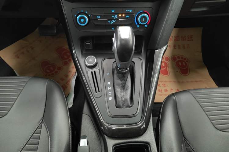 Used Ford Focus 2018 Hatchback Classic 1.6L Automatic Trendy SmartDrive Edition Gear Lever