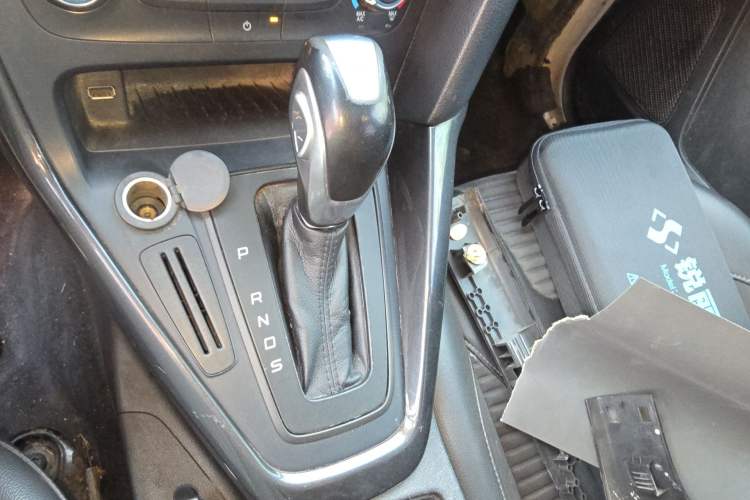 Used Ford Focus 2018 Hatchback Classic 1.6L Automatic Trendy SmartDrive Edition Gear Lever