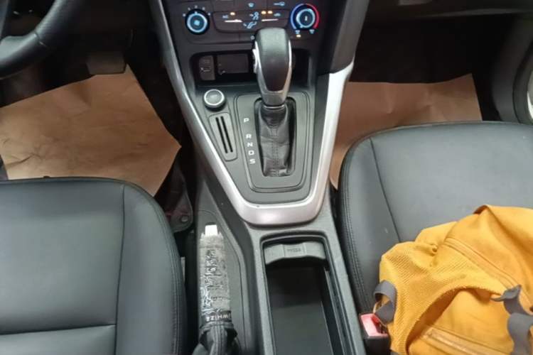 Used Ford Focus 2018 Hatchback Classic 1.6L Automatic Comfort Plus SmartDrive Edition Gear Lever