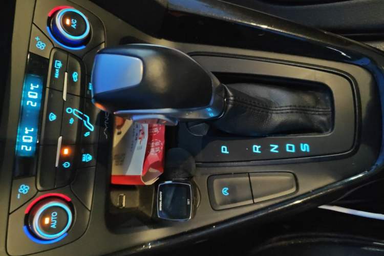 Used Ford Focus 2018 Sedan Classic EcoBoost 180 Automatic Elite Model Gear Lever