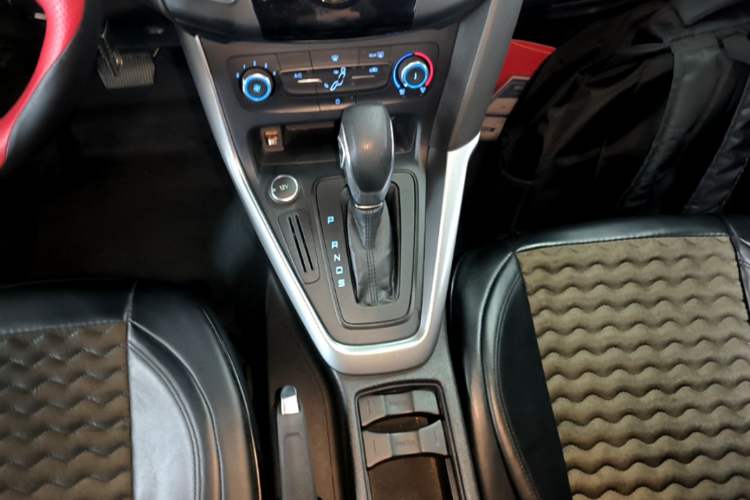 Used Ford Focus 2018 Hatchback Classic 1.6L Automatic Comfort Plus SmartDrive Edition Gear Lever