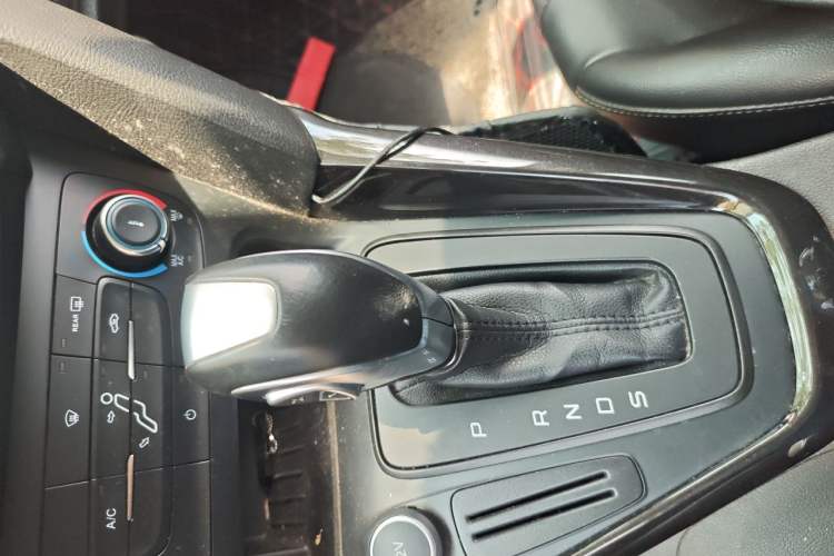 Used Ford Focus 2018 Hatchback Classic 1.6L Automatic Trendy SmartDrive Edition Gear Lever