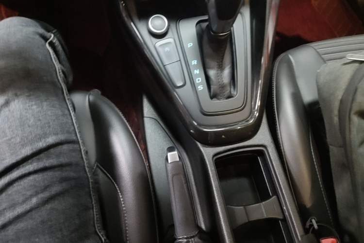 Used Ford Focus 2018 Sedan Classic EcoBoost 180 Automatic Elite Model Gear Lever