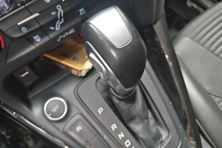 Used Ford Focus 2018 Hatchback Classic EcoBoost 180 Automatic Elite Model Gear Lever