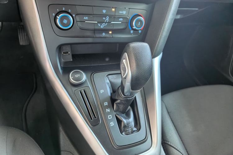 Used Ford Focus 2018 Hatchback Classic 1.6L Automatic Comfort Plus SmartDrive Edition Gear Lever