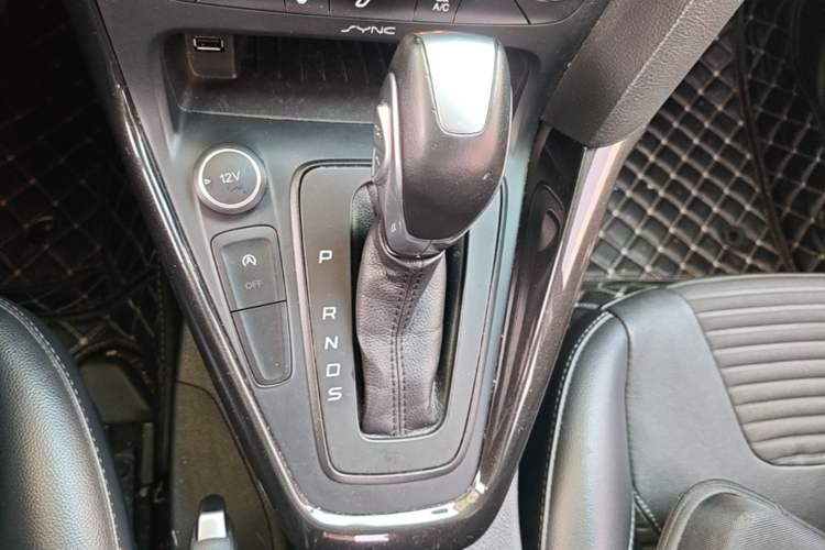 Used Ford Focus 2018 Sedan Classic EcoBoost 180 Automatic Elite Model Gear Lever