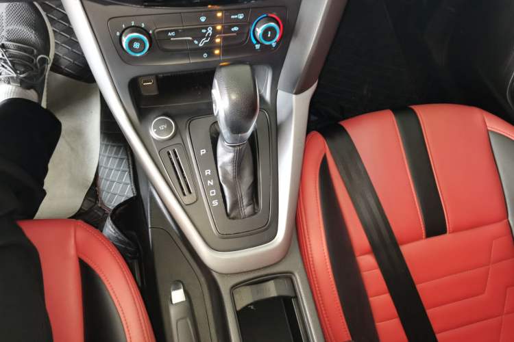 Used Ford Focus 2018 Hatchback Classic 1.6L Automatic Comfort Plus SmartDrive Edition Gear Lever