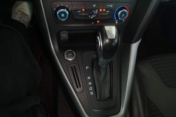 Used Ford Focus 2018 Hatchback Classic 1.6L Automatic Comfort Plus SmartDrive Edition Gear Lever