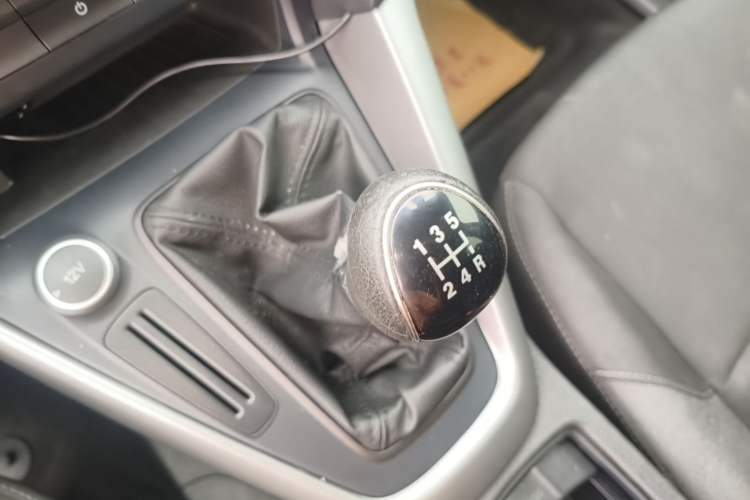 Used Ford Focus 2018 Hatchback Classic 1.6L Manual Comfort Plus SmartDrive Edition Gear Lever