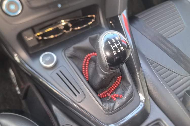 Used Ford Focus 2018 Sedan Classic 1.6L Manual Fashion Edition SmartDrive Version Gear Lever