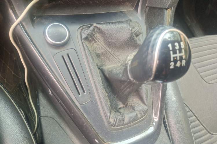 Used Ford Focus 2018 Sedan Classic 1.6L Manual Fashion Edition SmartDrive Version Gear Lever