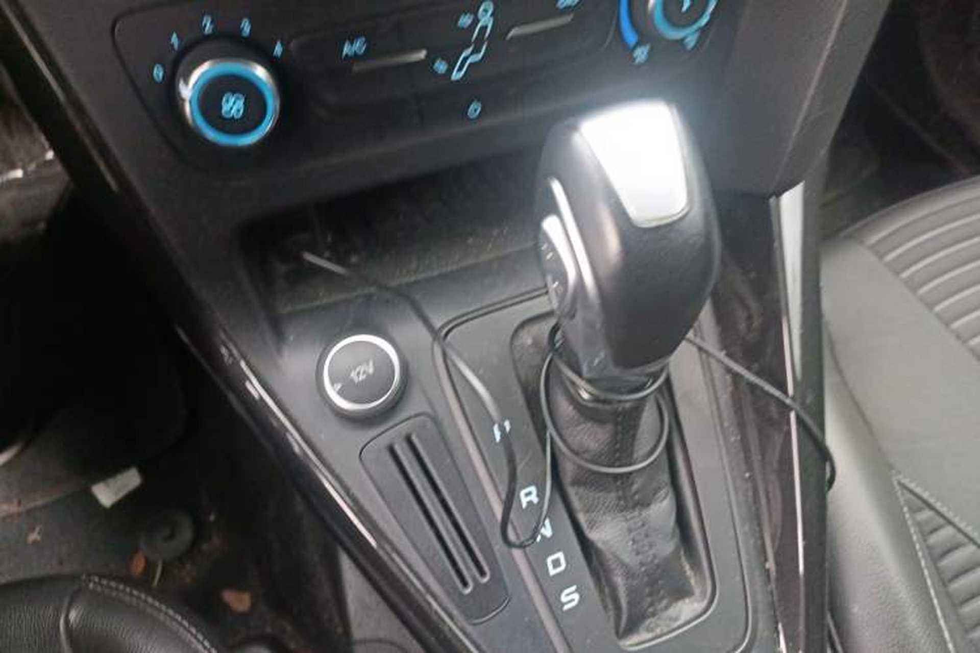 Used Ford Focus 2018 Hatchback Classic 1.6L Automatic Trendy SmartDrive Edition Gear Lever