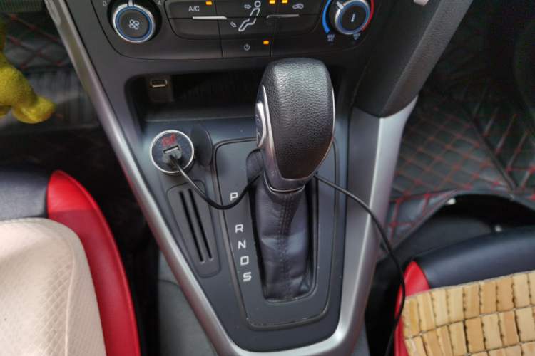 Used Ford Focus 2018 Hatchback Classic 1.6L Automatic Comfort Plus SmartDrive Edition Gear Lever