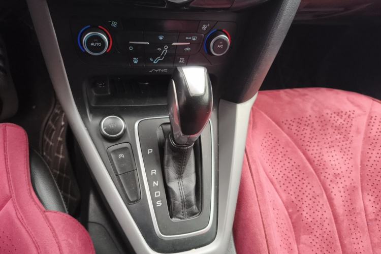 Used Ford Focus 2018 Hatchback Classic EcoBoost 180 Automatic Sport Edition Gear Lever