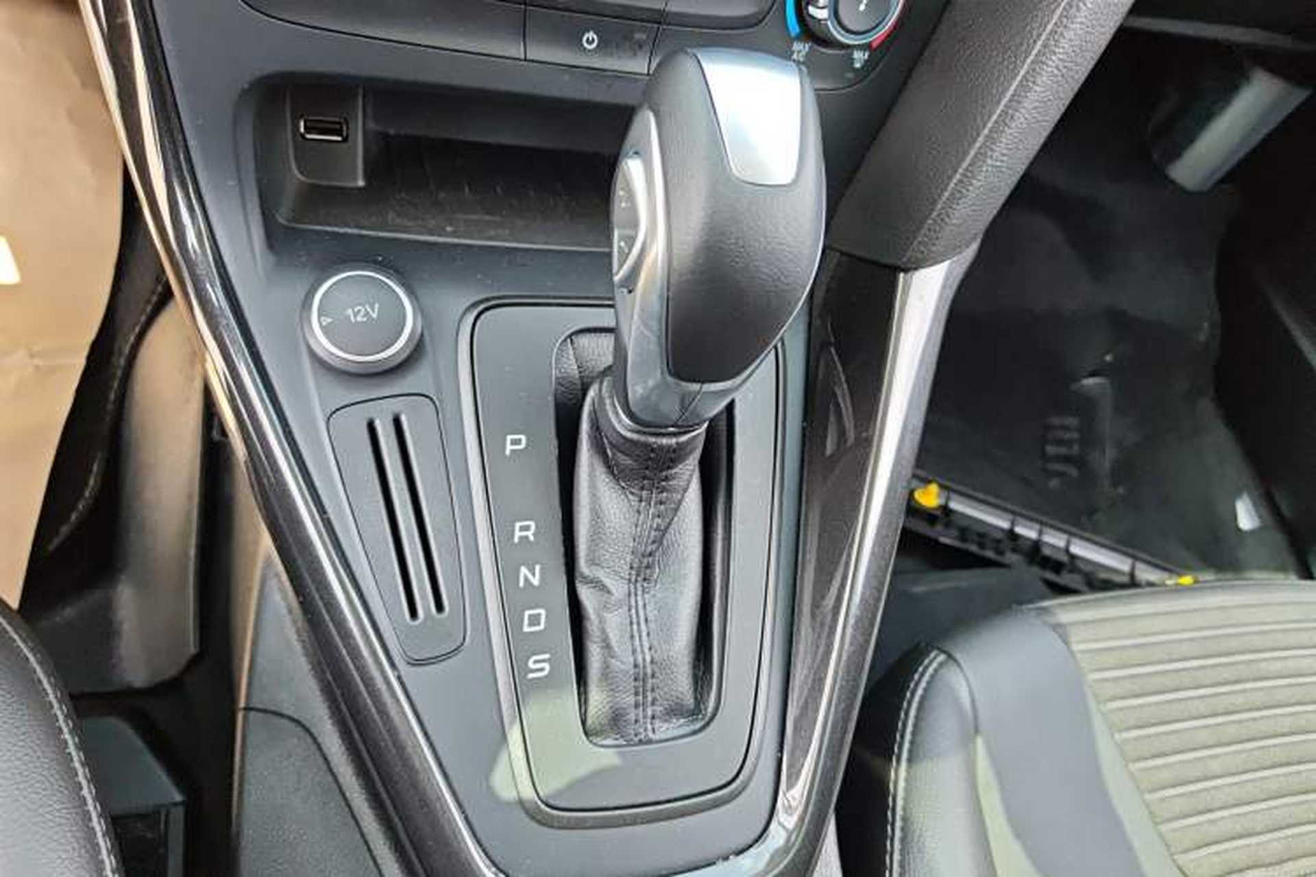 Used Ford Focus 2018 Hatchback Classic 1.6L Automatic Trendy SmartDrive Edition Gear Lever
