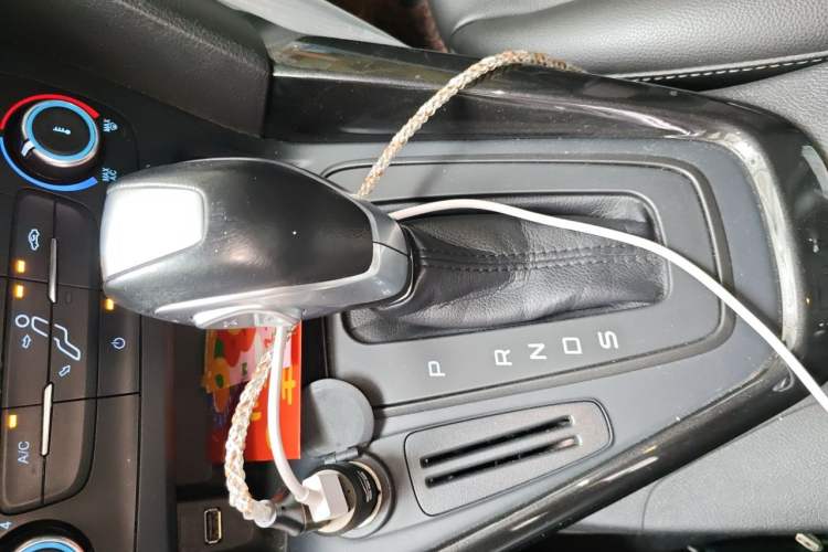 Used Ford Focus 2018 Hatchback Classic 1.6L Automatic Trendy SmartDrive Edition Gear Lever