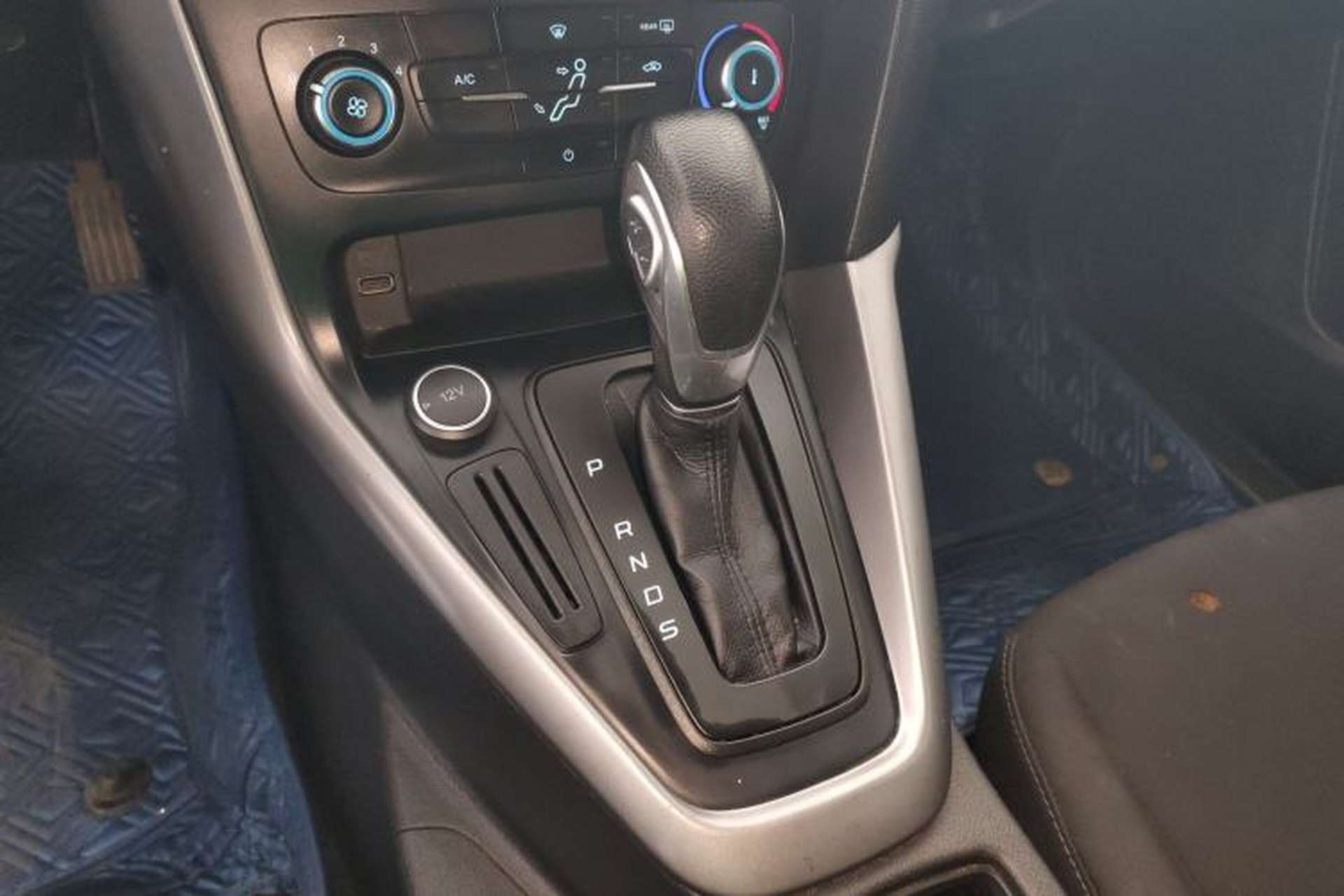 Used Ford Focus 2018 Hatchback Classic 1.6L Automatic Comfort Plus SmartDrive Edition Gear Lever