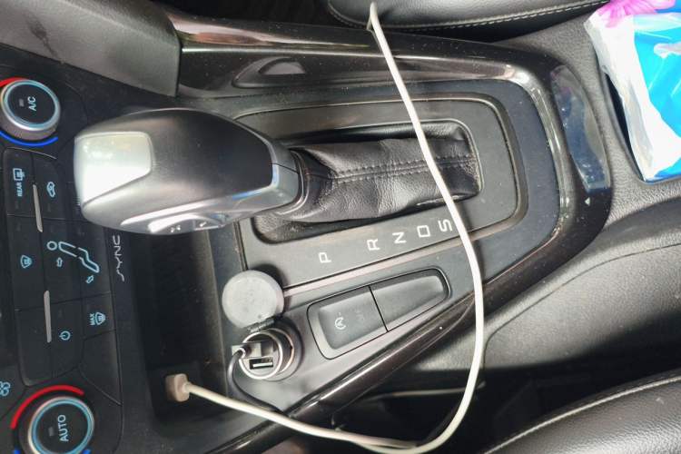 Used Ford Focus 2018 Sedan Classic EcoBoost 180 Automatic Elite Model Gear Lever