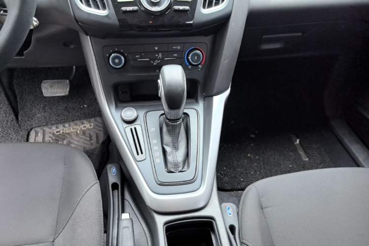 Used Ford Focus 2018 Hatchback Classic 1.6L Automatic Comfort Plus SmartDrive Edition Gear Lever