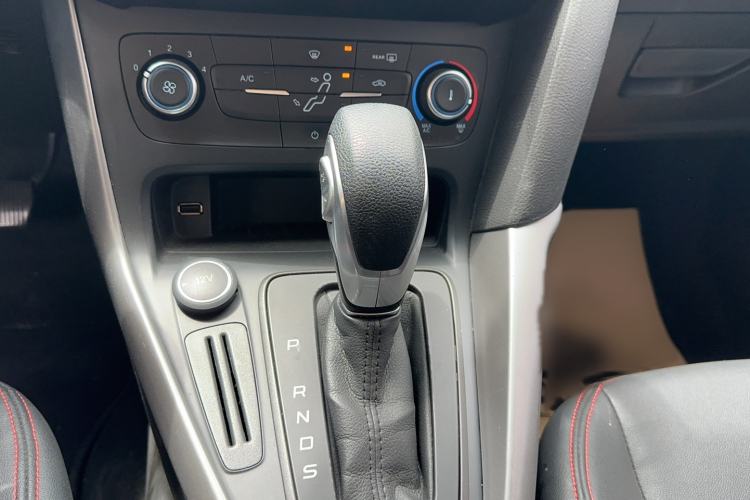 Used Ford Focus 2018 Hatchback Classic 1.6L Automatic Comfort Plus SmartDrive Edition Gear Lever