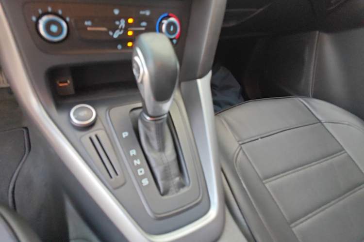 Used Ford Focus 2018 Hatchback Classic 1.6L Automatic Comfort Plus SmartDrive Edition Gear Lever