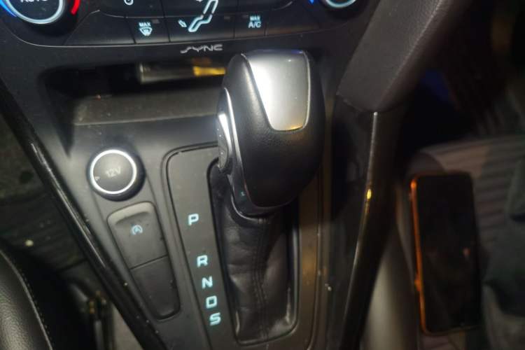 Used Ford Focus 2018 Hatchback Classic EcoBoost 180 Automatic Elite Model Gear Lever